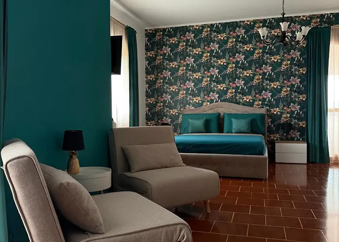 Palm House Couette-café 3*